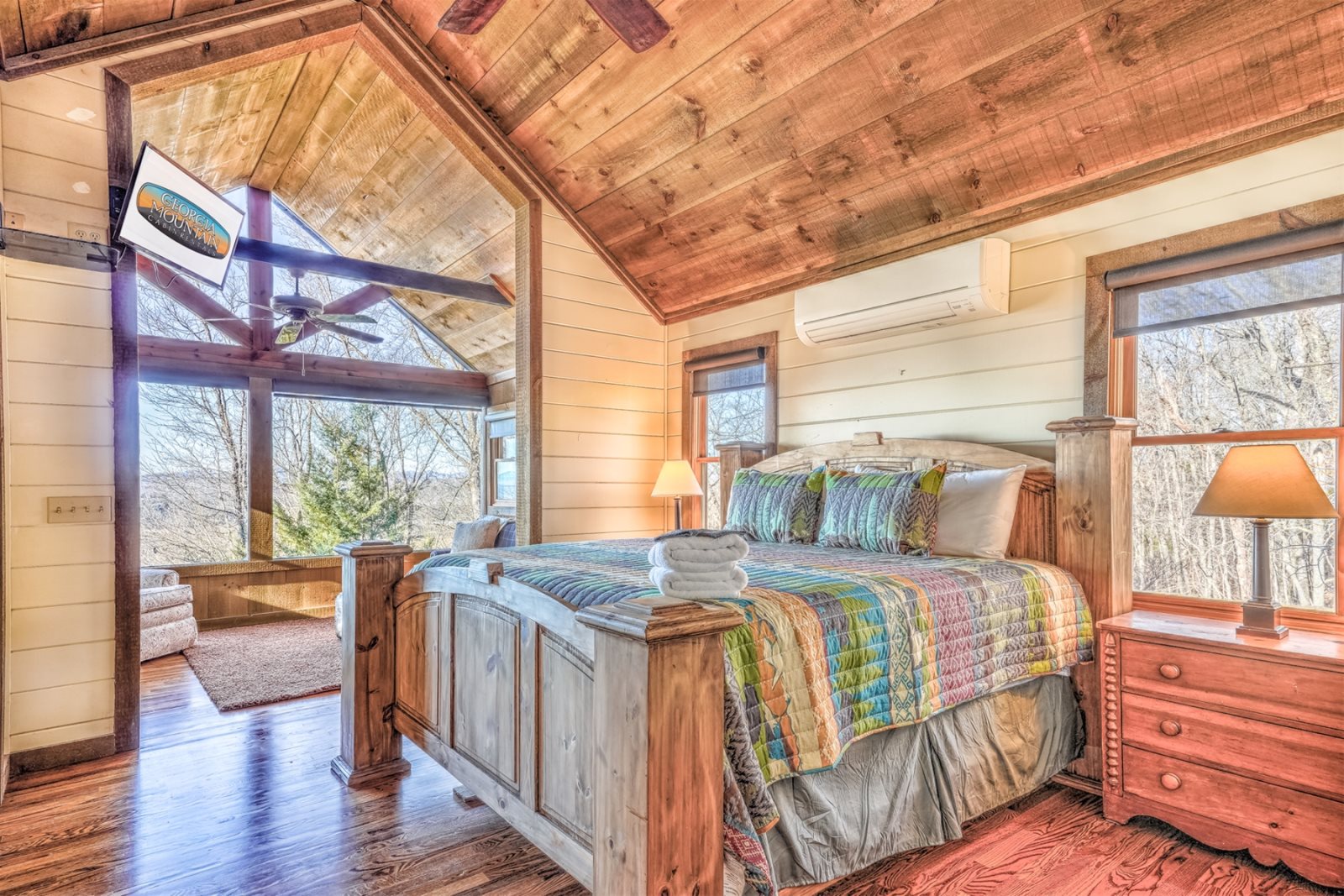 Mountain Melody - Upper Level Master King Bedroom