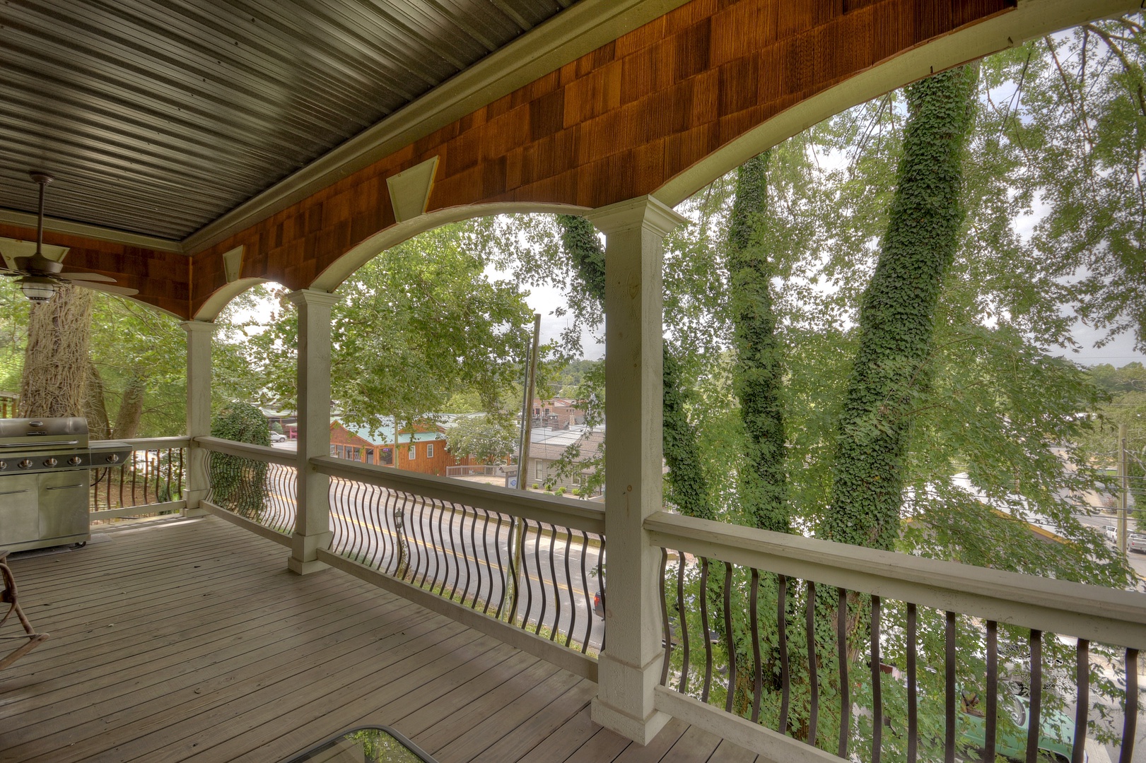 Blue Ridge Cottage - Deck with Views of Downtown