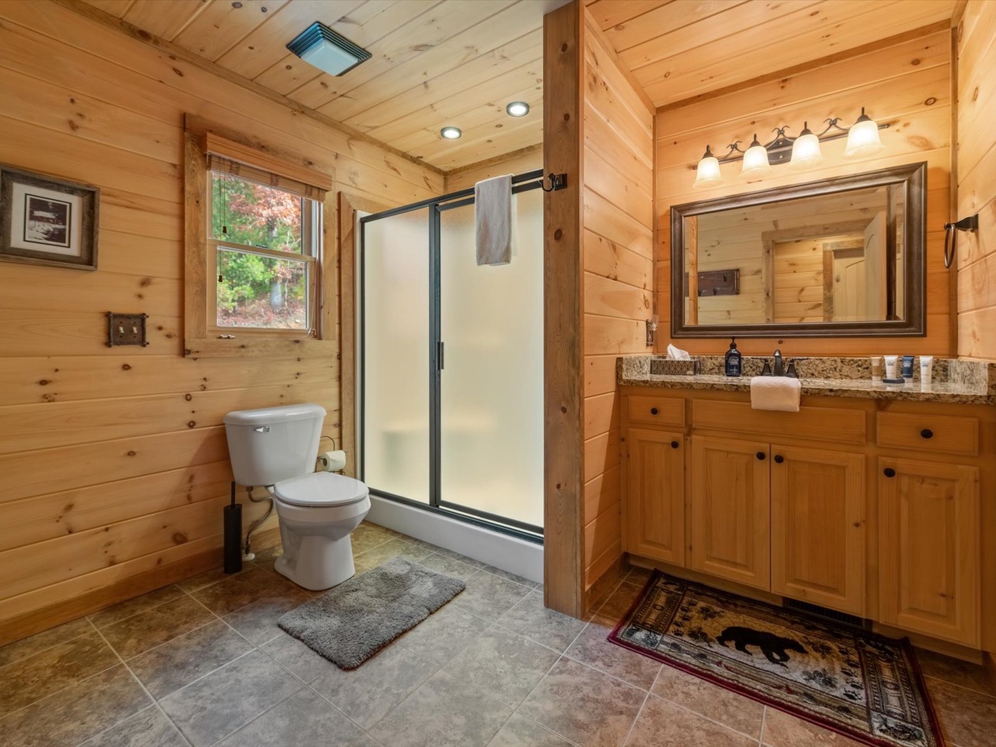 Whispering Pond Lodge -  Entry Level Shared Bathroom