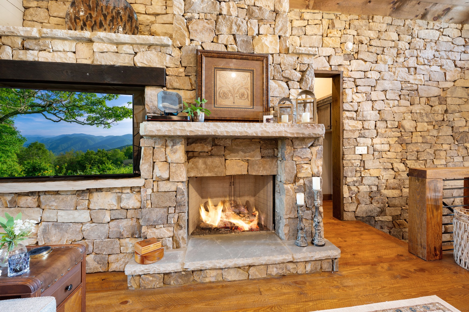 Copperline Lodge - Gas Fireplace