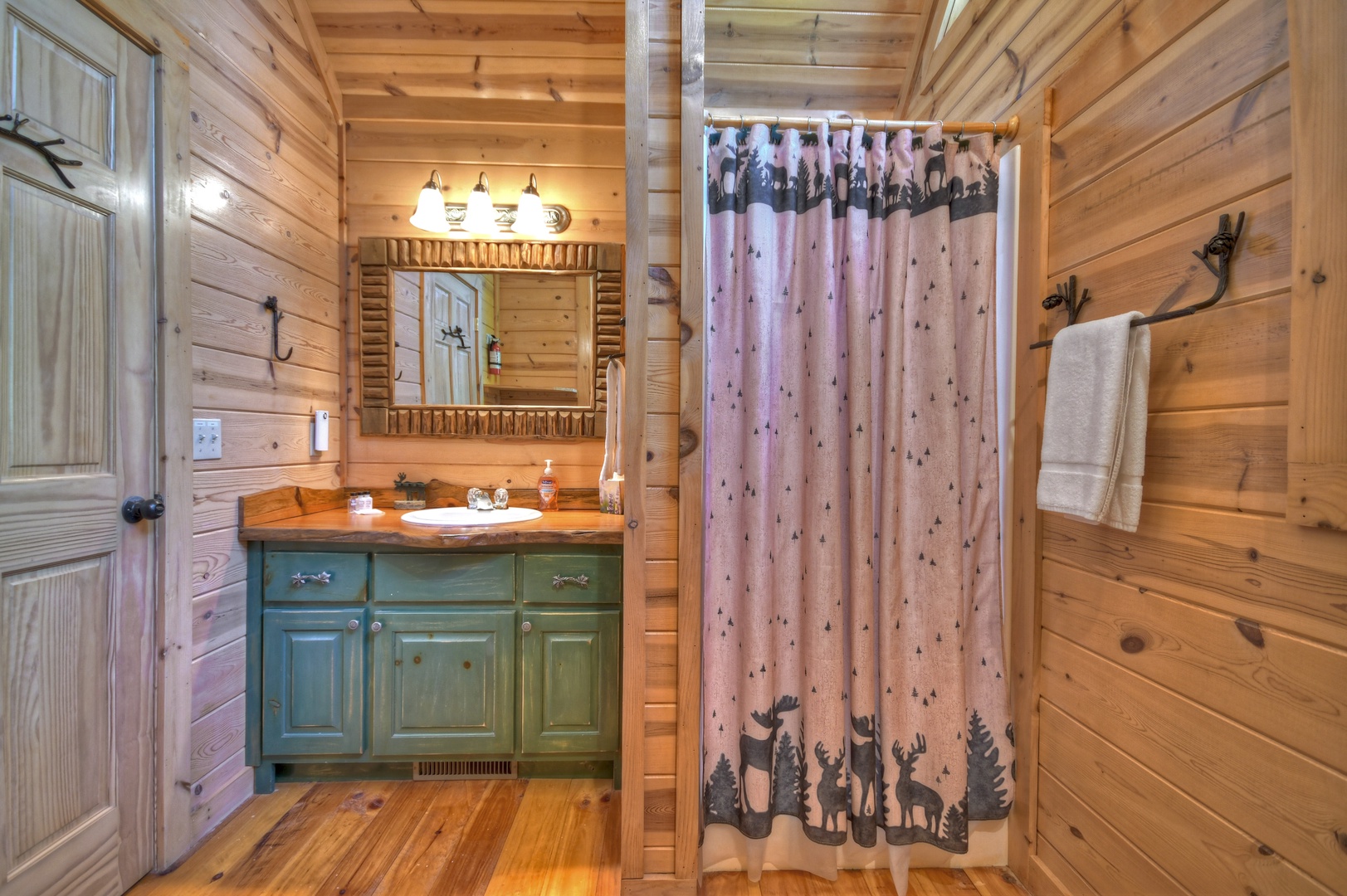 Whippoorwill Calling - Upper Level Primary Private Bathroom