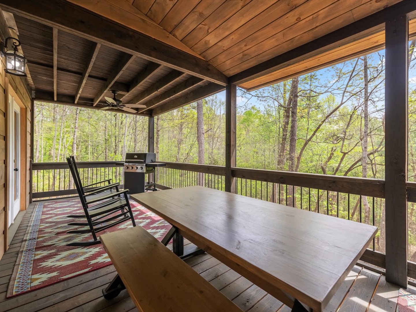 Fern Creek Hollow Lodge - Entry Level Deck Dining Area