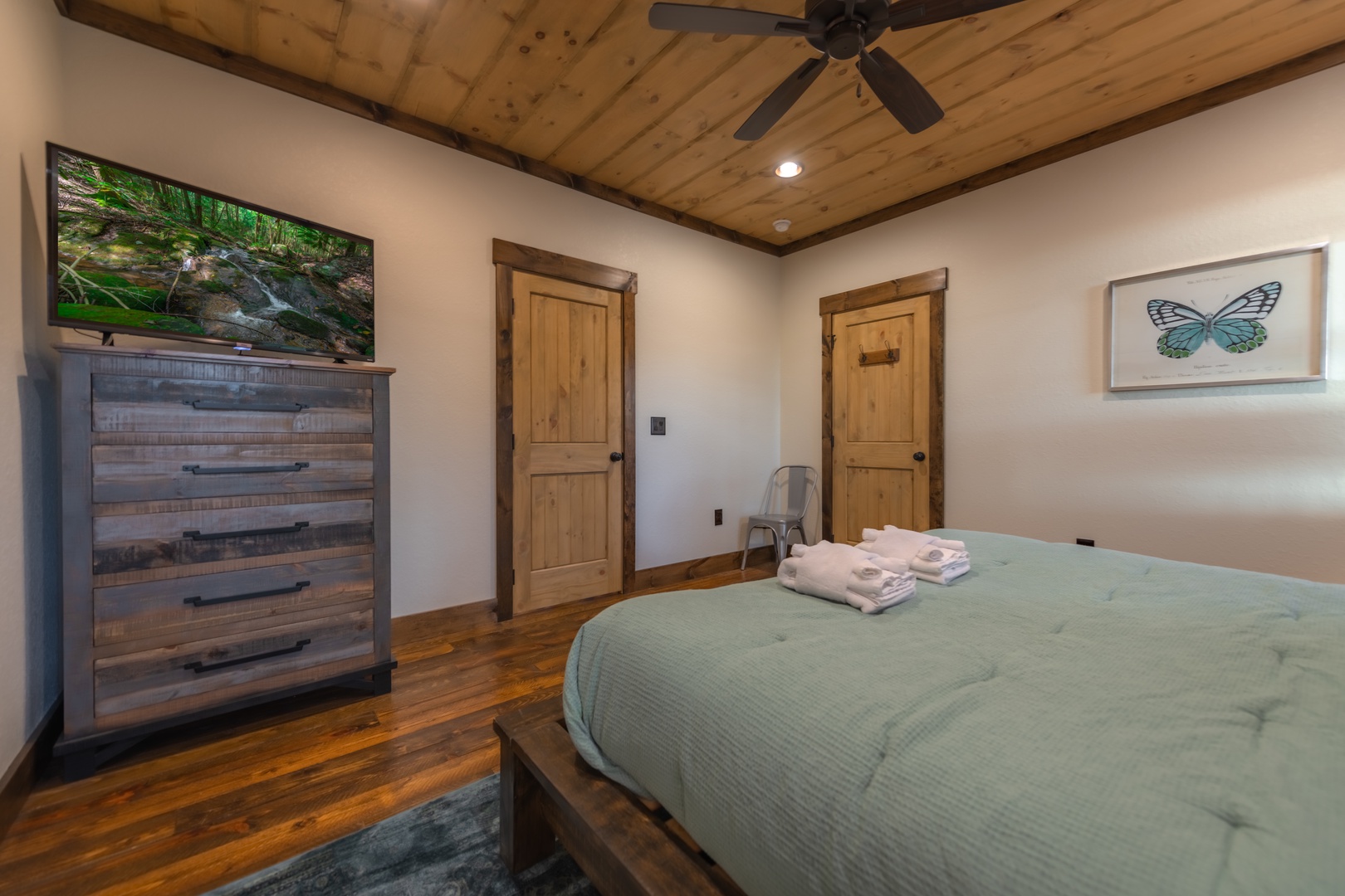 Highland Escape- Master bedroom with a dresser and TV