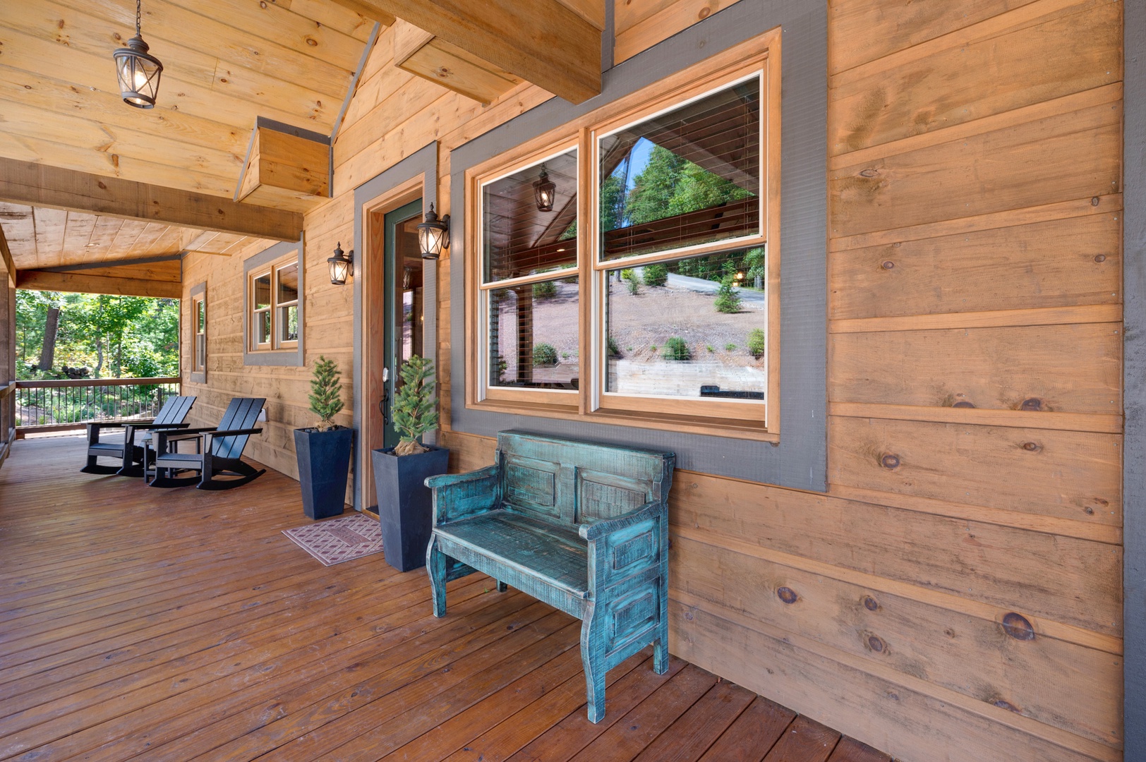 Mountain Echoes- Front porch area with rocking chairs