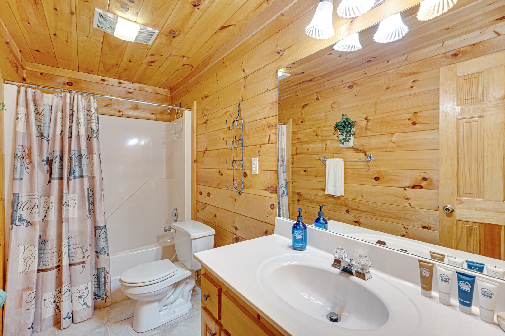 Bear Creek:  Lower-level Shared Bathroom