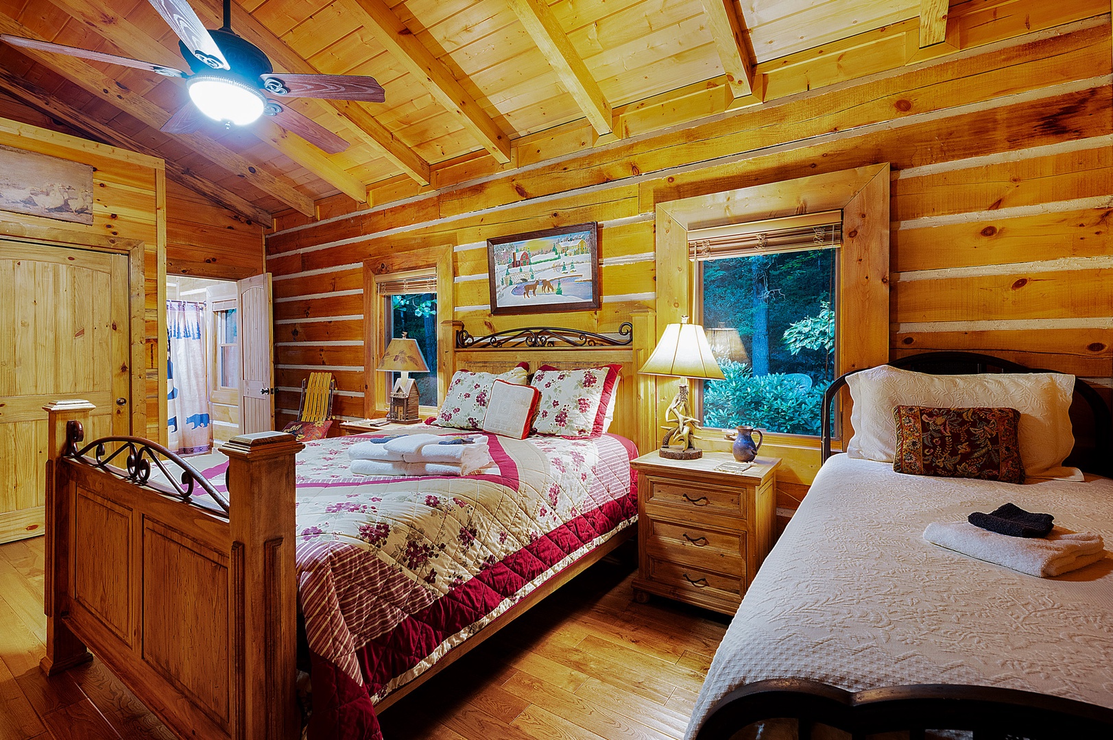 Mountaintown Creek Lodge - Upper Level Twin Bedroom