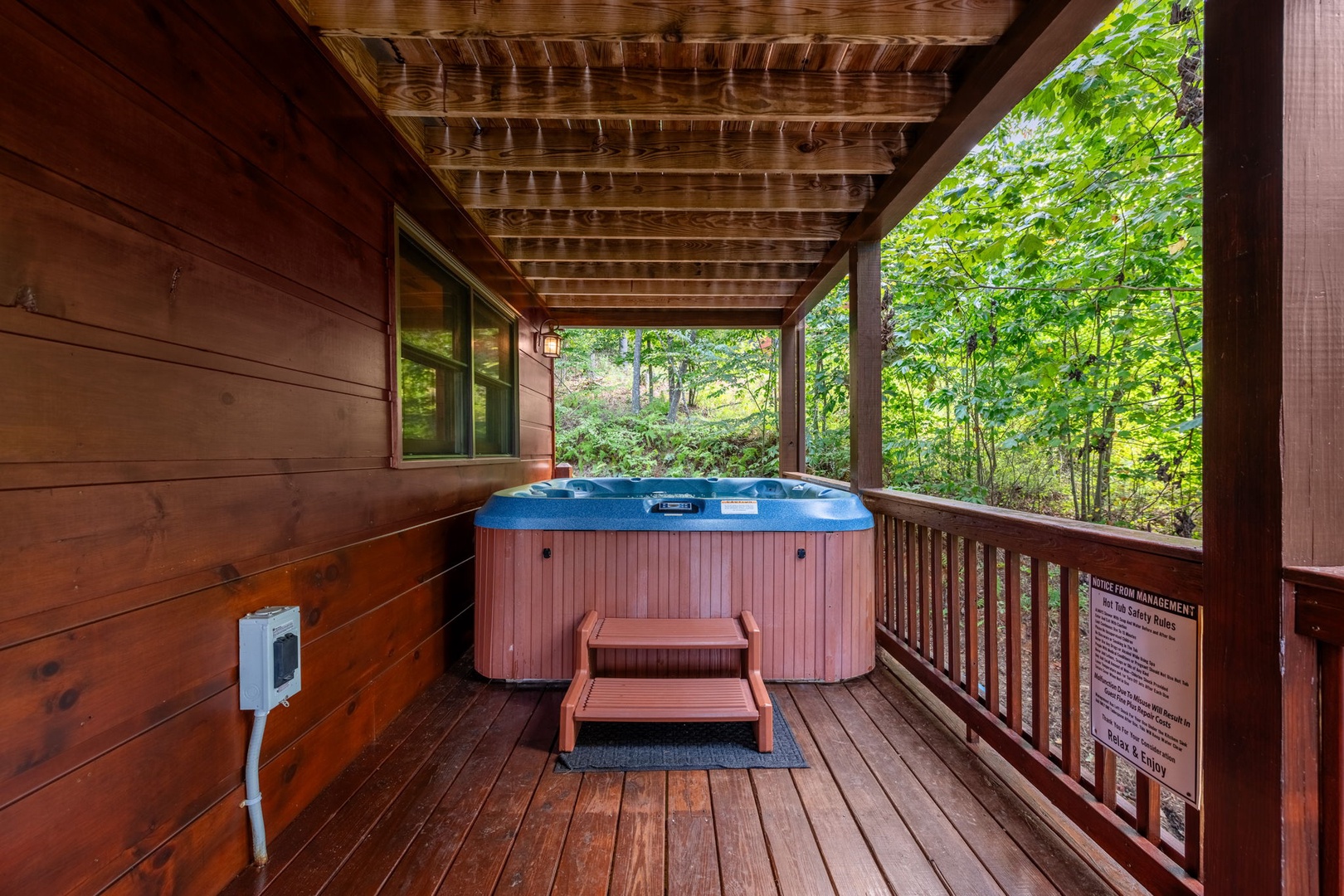 Mountain High Lodge - Entry Level Deck Hot Tub