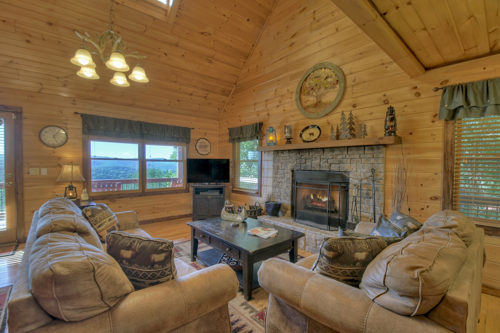 Sunrock Mountain Hideaway- Living room with a fireplace and couch seating