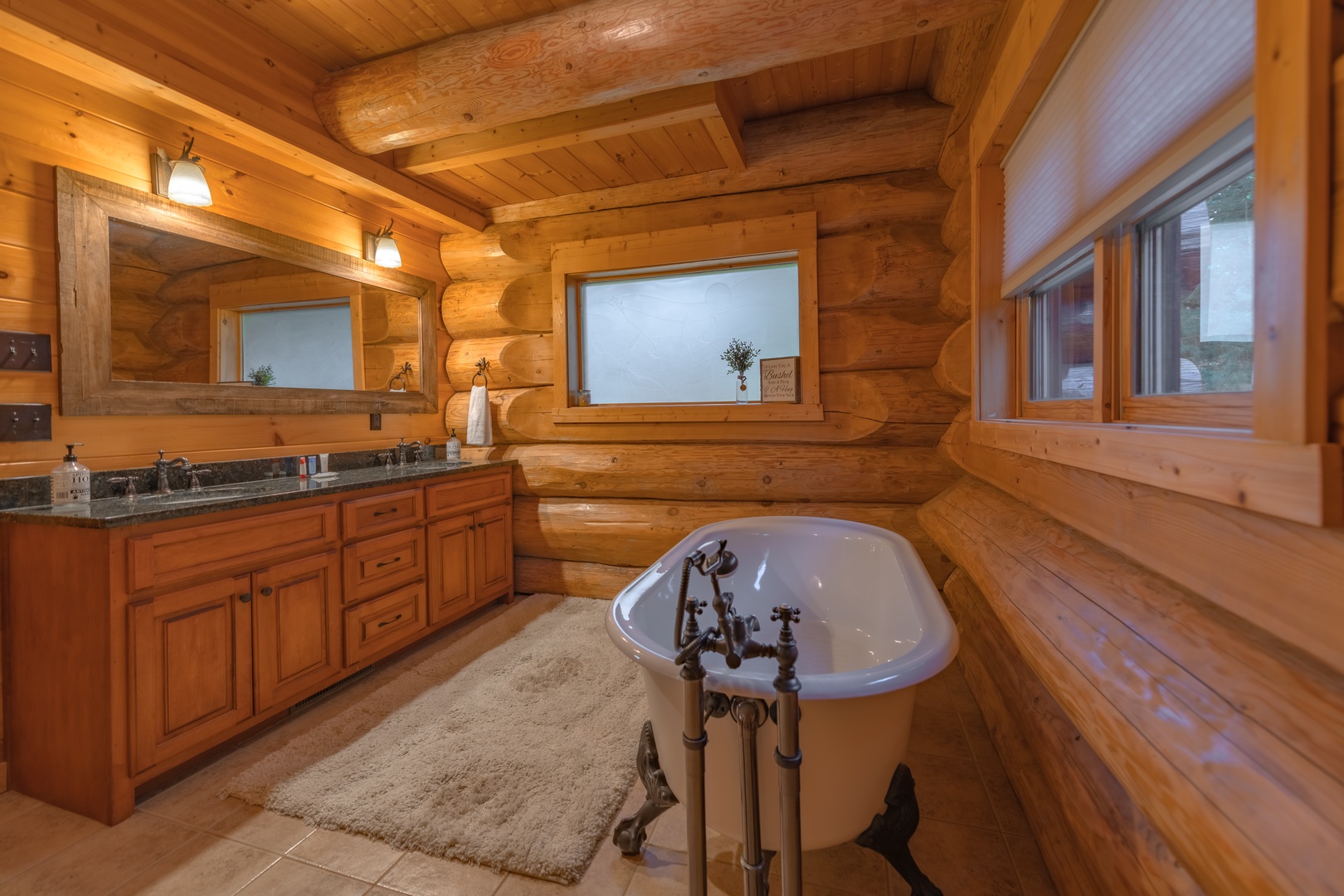 Saddle Lodge - Entry Level King Suite Soaking Tub