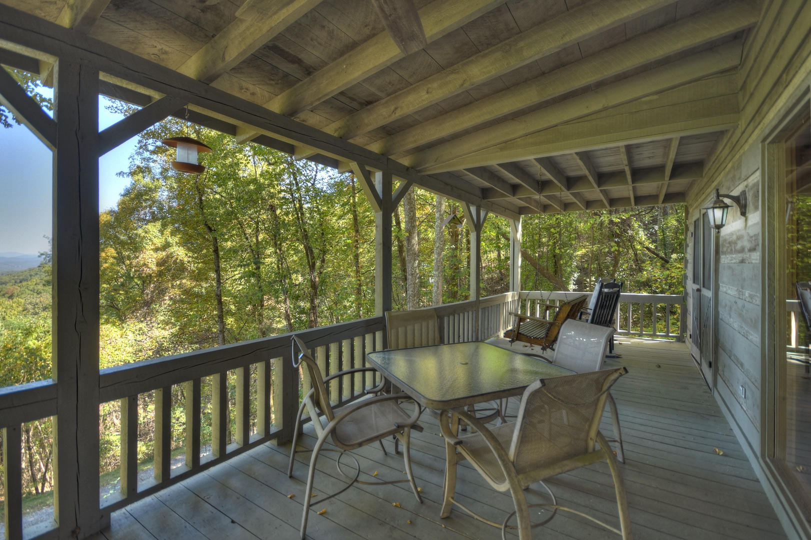 Ridgetop Pointaview- Entry level deck area with outdoor table and chairs