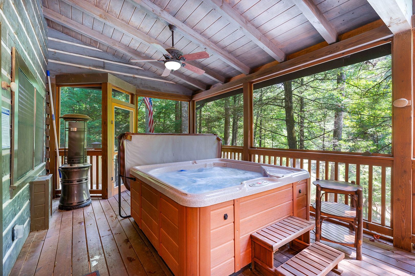 Mountaintown Creek Lodge - Back Screened Deck Hot Tub