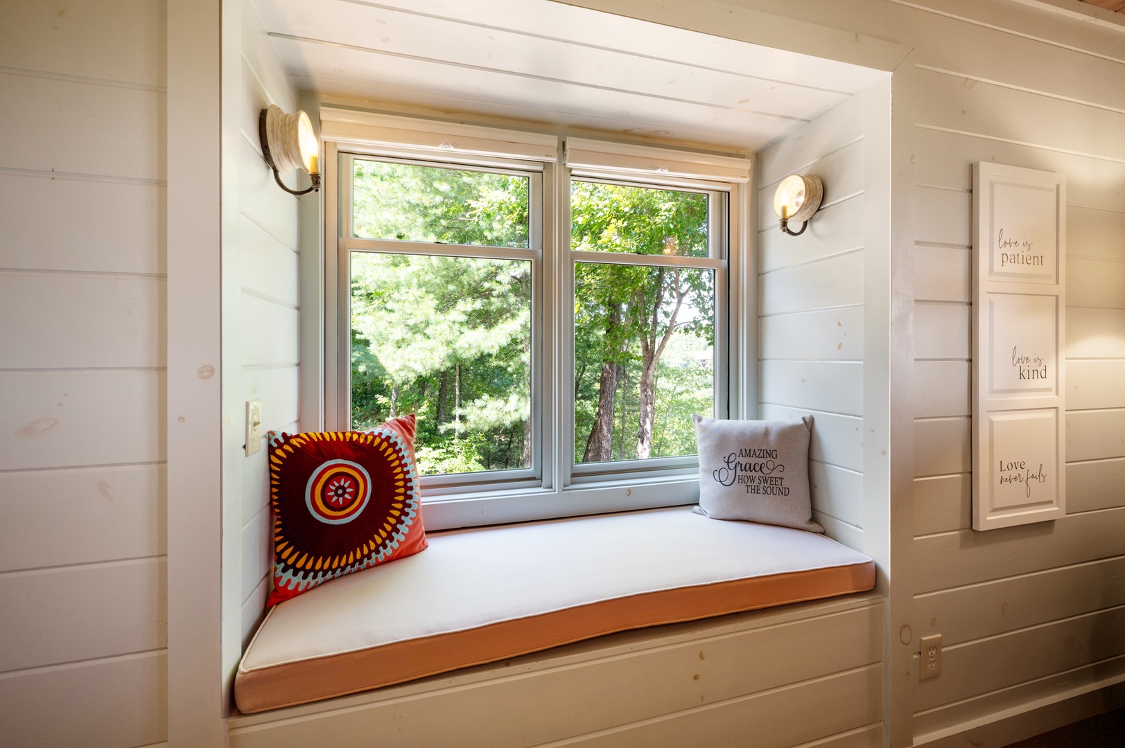 Kricket's Overlook- Entry level bedroom window seating