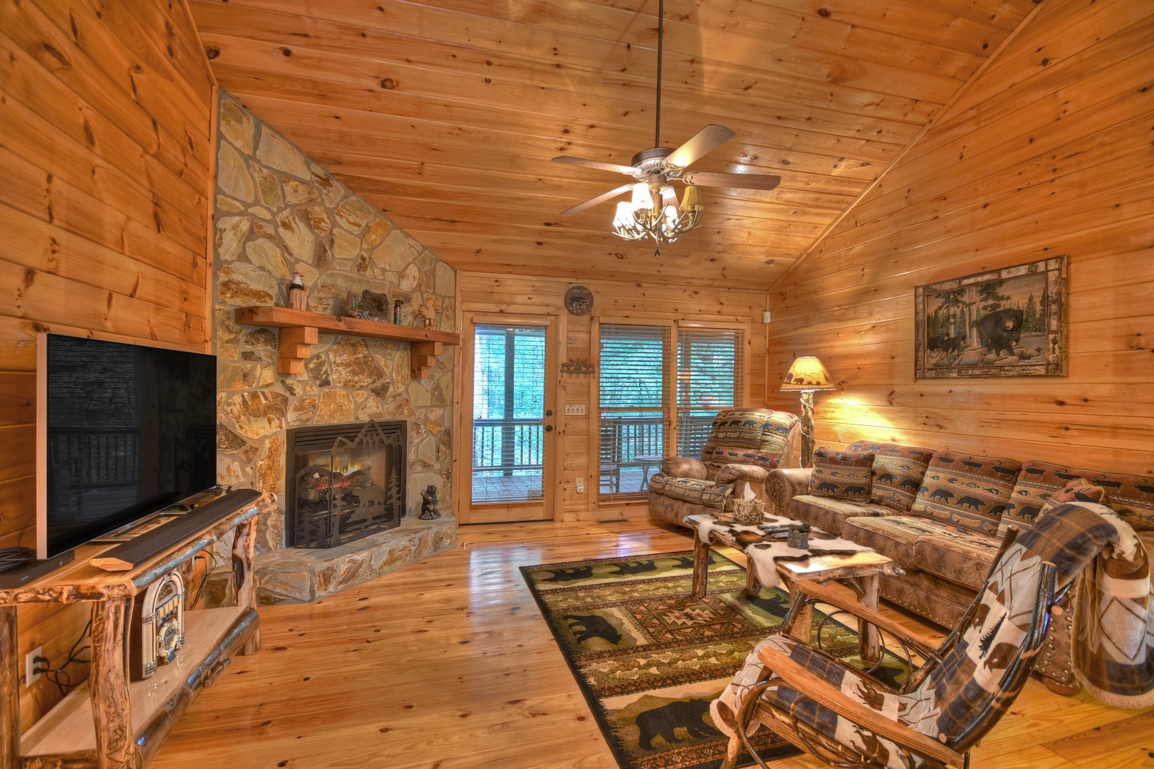 Ole Bear Paw Cabin - Living Room with Deck Access
