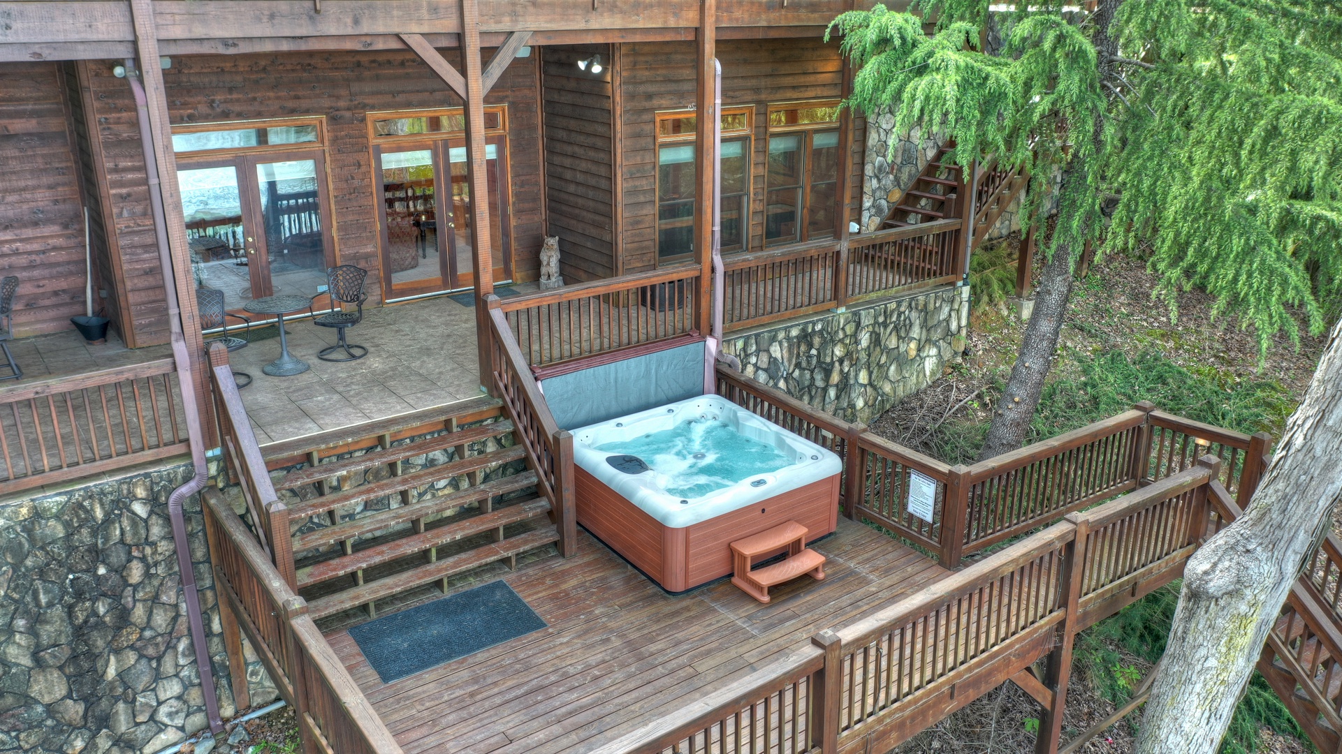 When In Rome - Overview of the deck with a hot tub