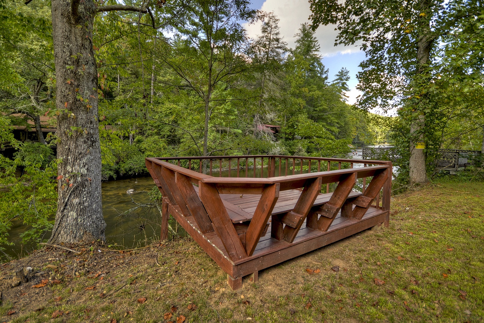 Toccoa Mist- Viewing platform on the Toccoa River