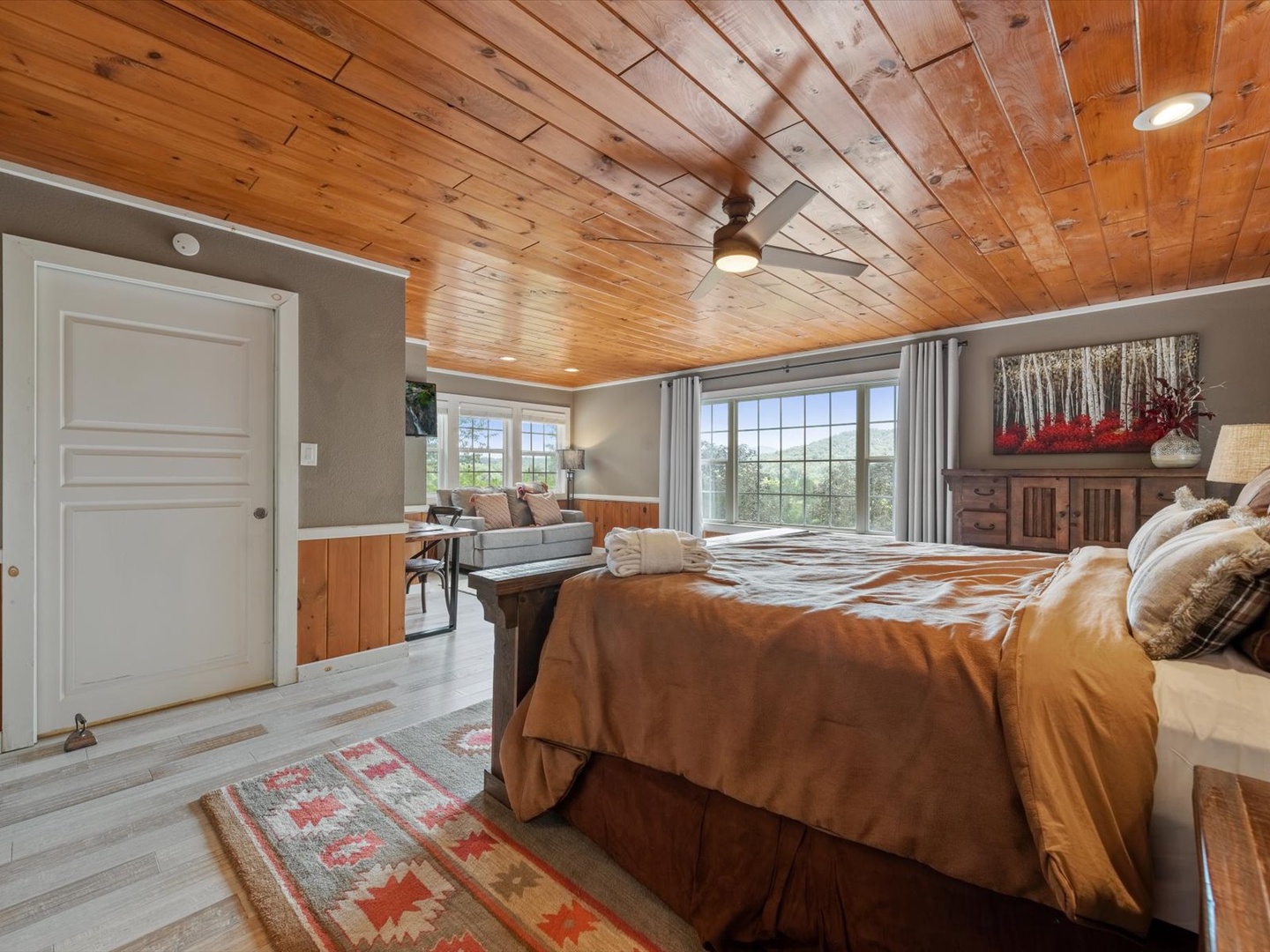 Moonlight Retreat- Upper level master bedroom with lounge area