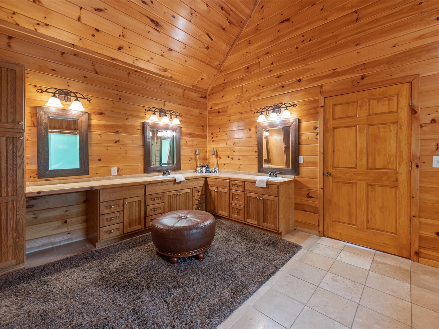 Medley Sunset Cove - Entry Level Primary King Bedroom's Private Bathroom