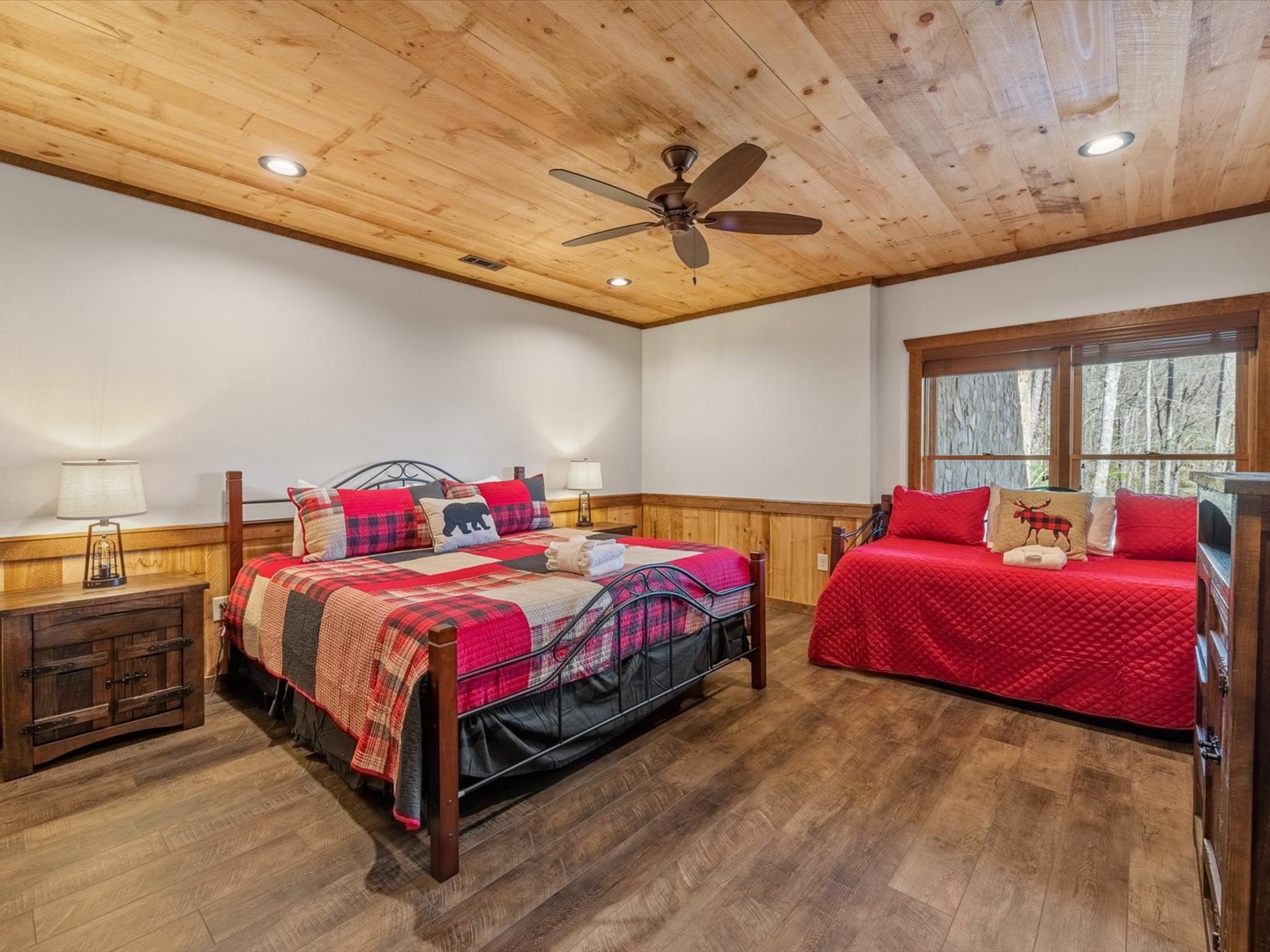 Tranquil Escape of Blue Ridge - Lower Level King Bedroom with Twin Bed