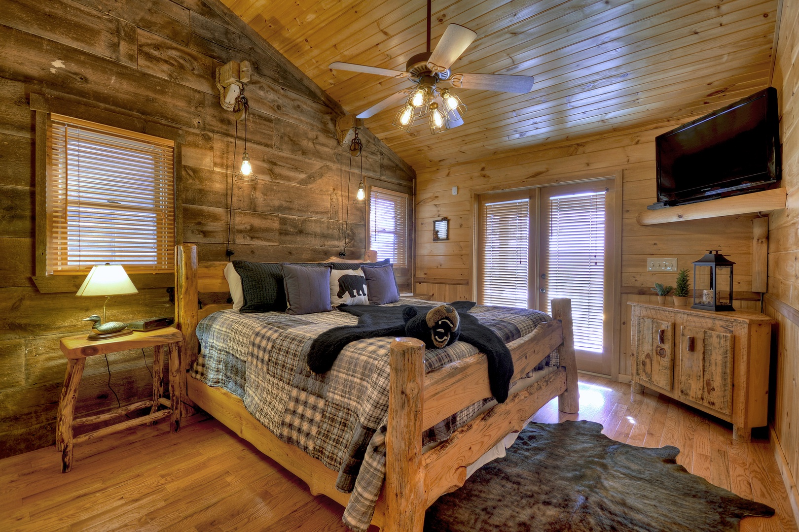 Grand Mountain Lodge- Entry level master king bedroom with a TV and deck access