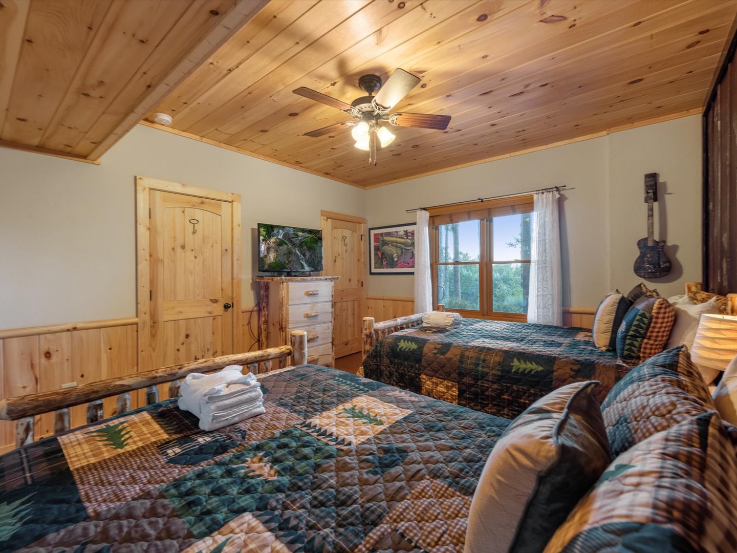 Soaring Hawk Lodge - Lower Level Guest Bedroom