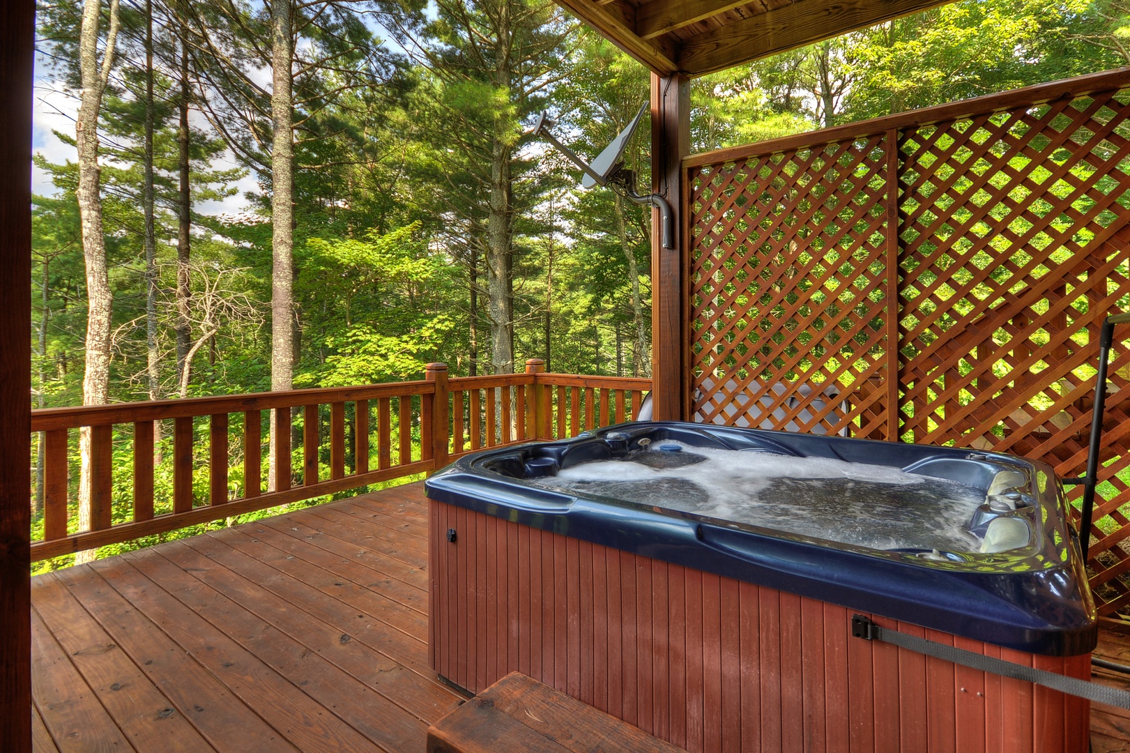 Luxury At The Settlement- Lower Level Deck Hot Tub