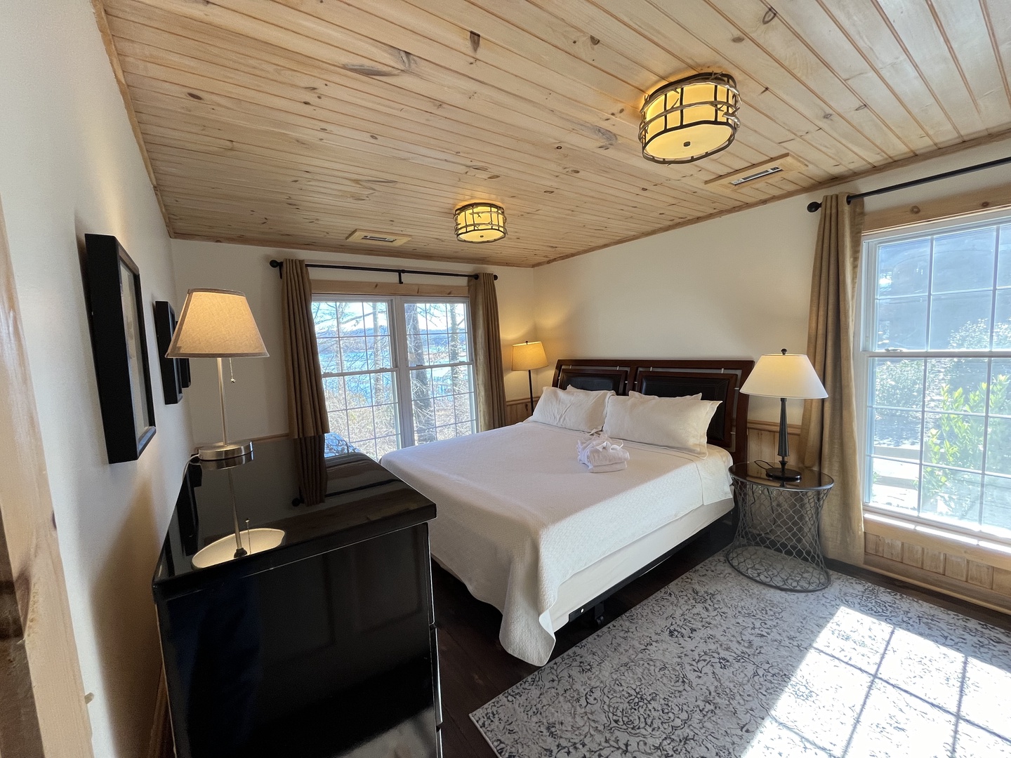 Blue Ridge Lake Retreat - Cottage Bedroom