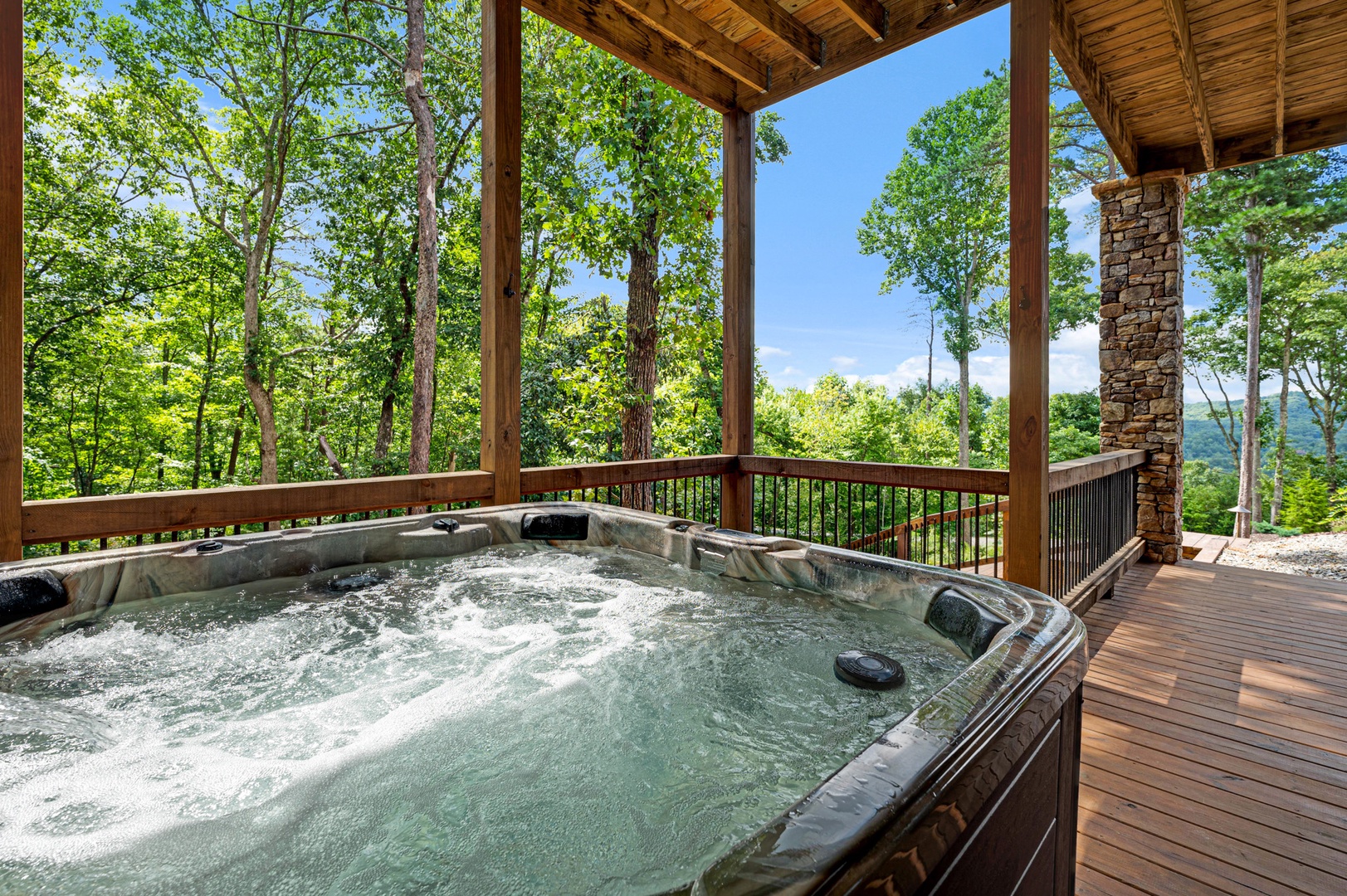 Mountain Echoes- Hot tub area on the deck