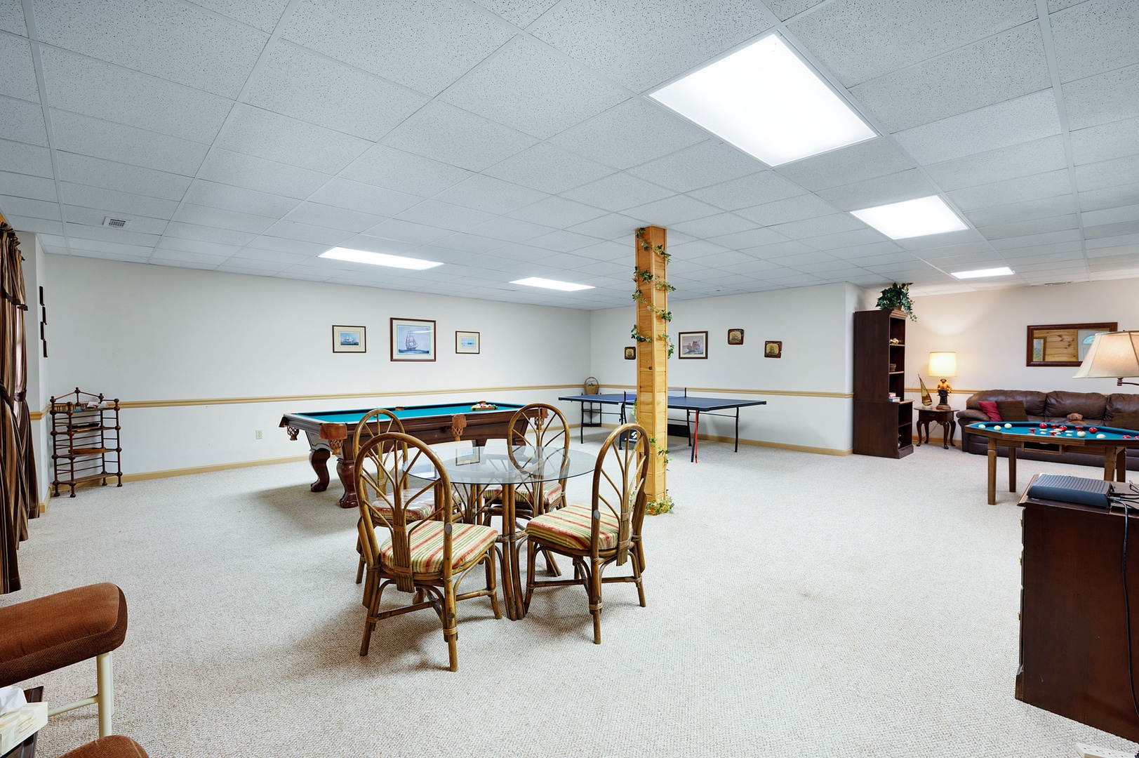 Awesome Retreat- Lower level game room area