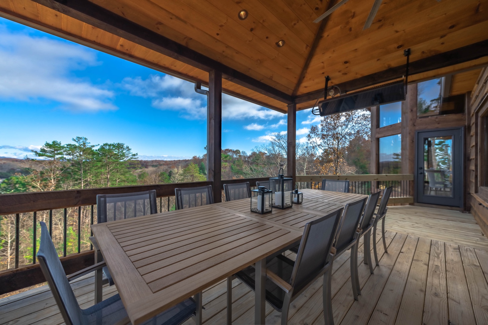 The Ridgeline Retreat- Outdoor dining area with mountain views