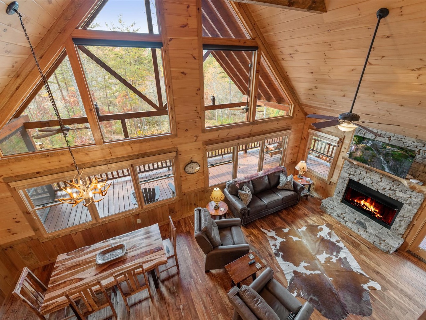 Whispering Pond Lodge - Aerial View of Living Room