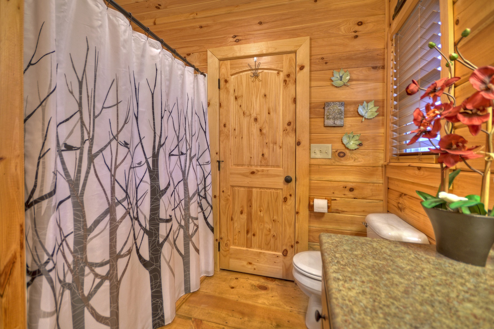 Bear Butte - Entry Level King Primary Bathroom