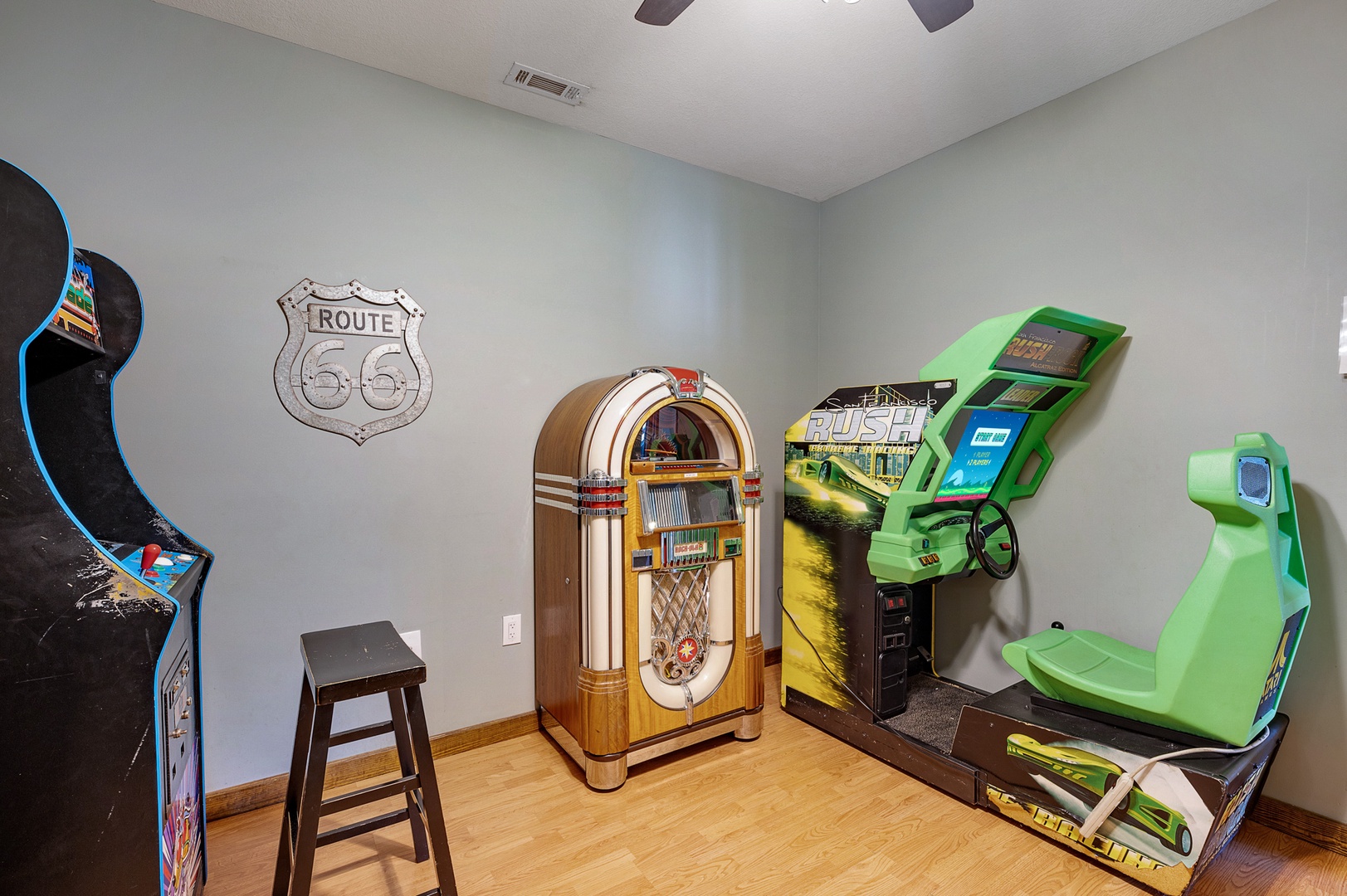 Loving Lodge - Arcade Room