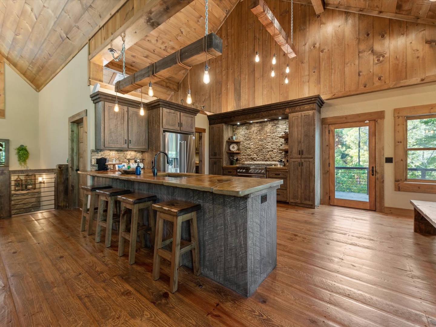 Stone Creek Lodge - Kitchen