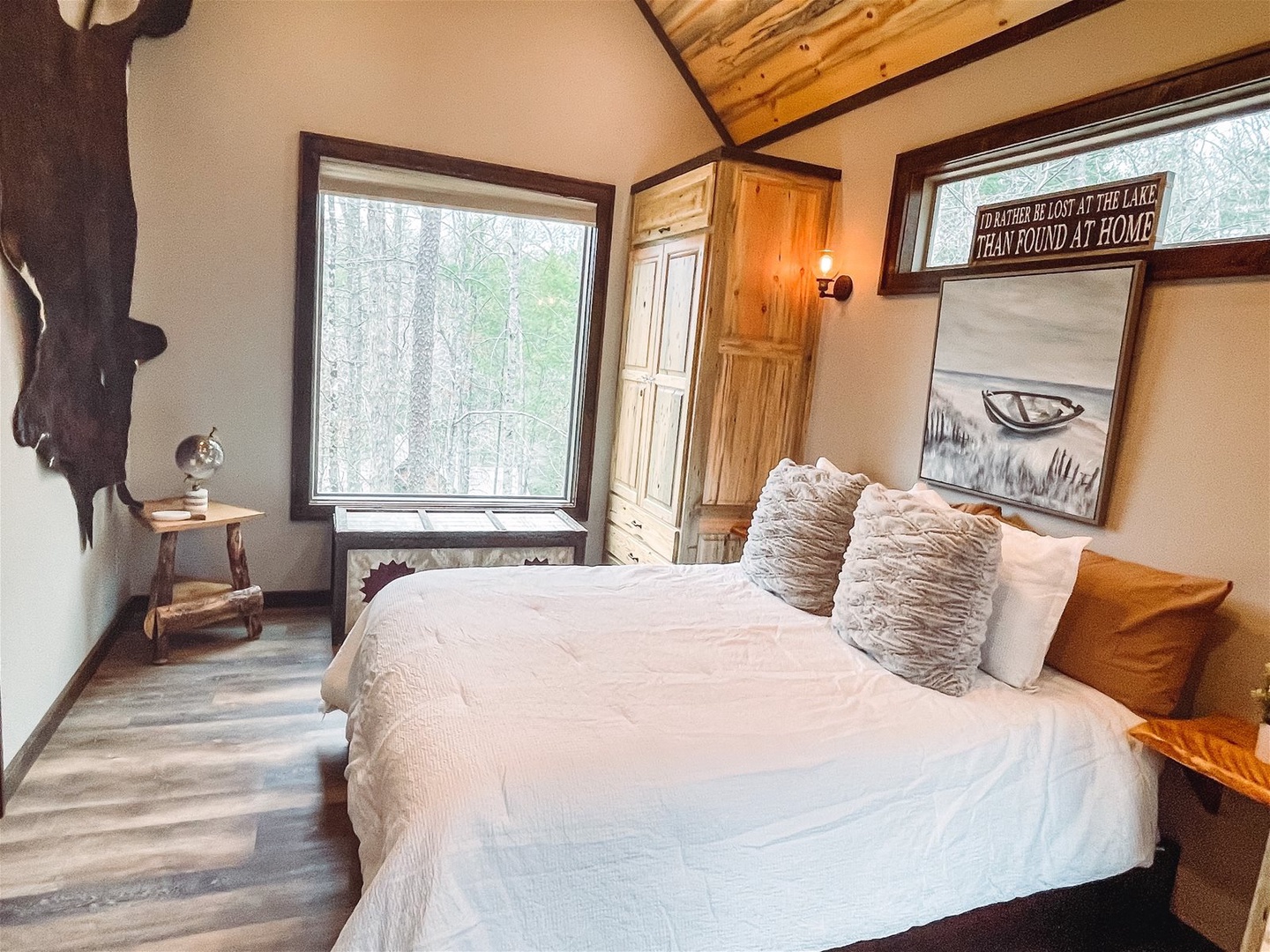 Misty Mountain Treehouse  - Main Level Double Bed