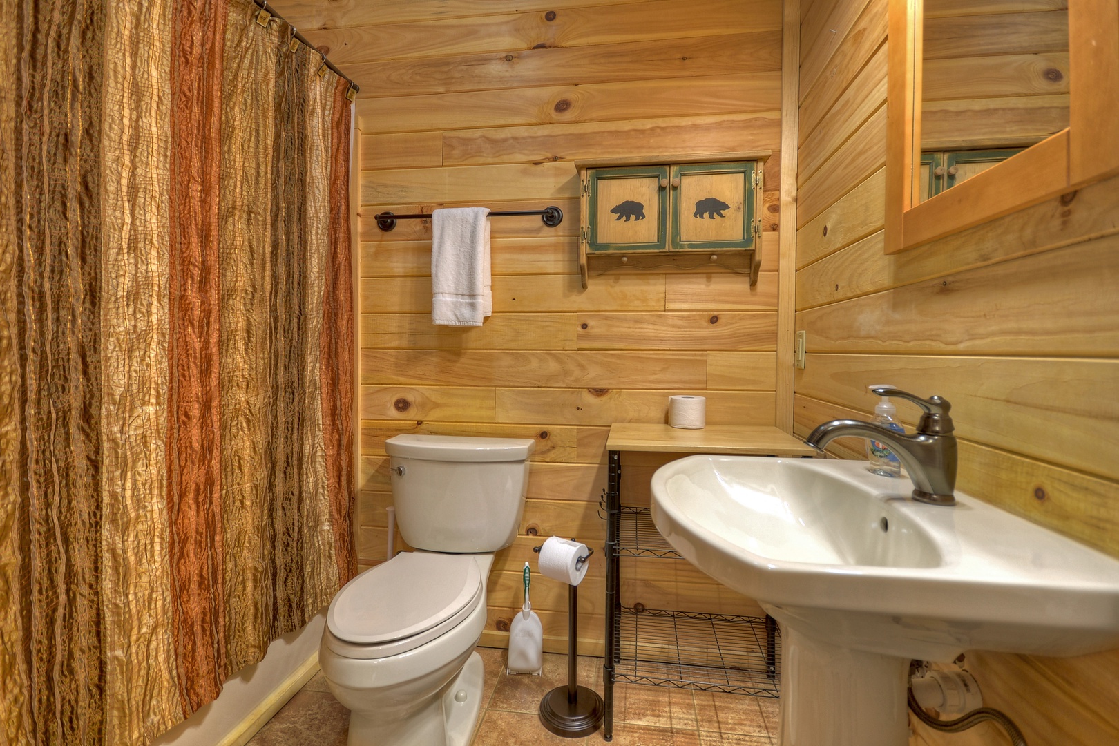 Luxury At The Settlement- Guest Bathroom