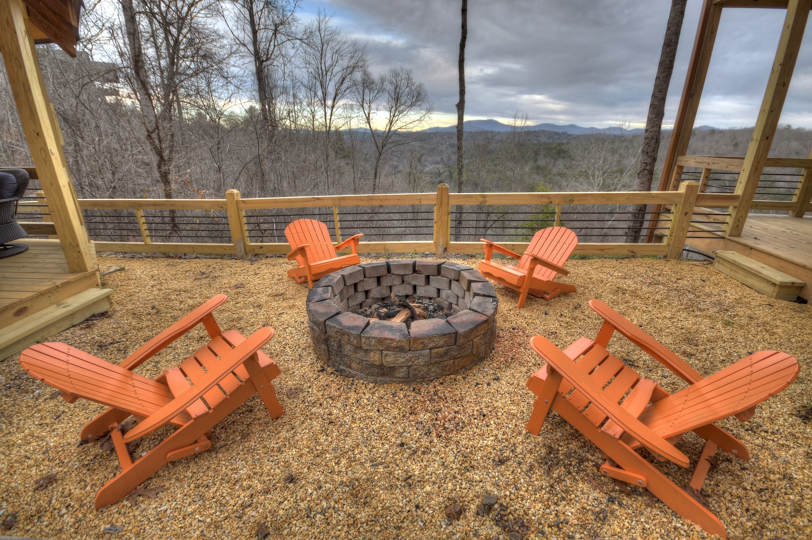 Privacy Peak - Fire Pit with Mountain Views