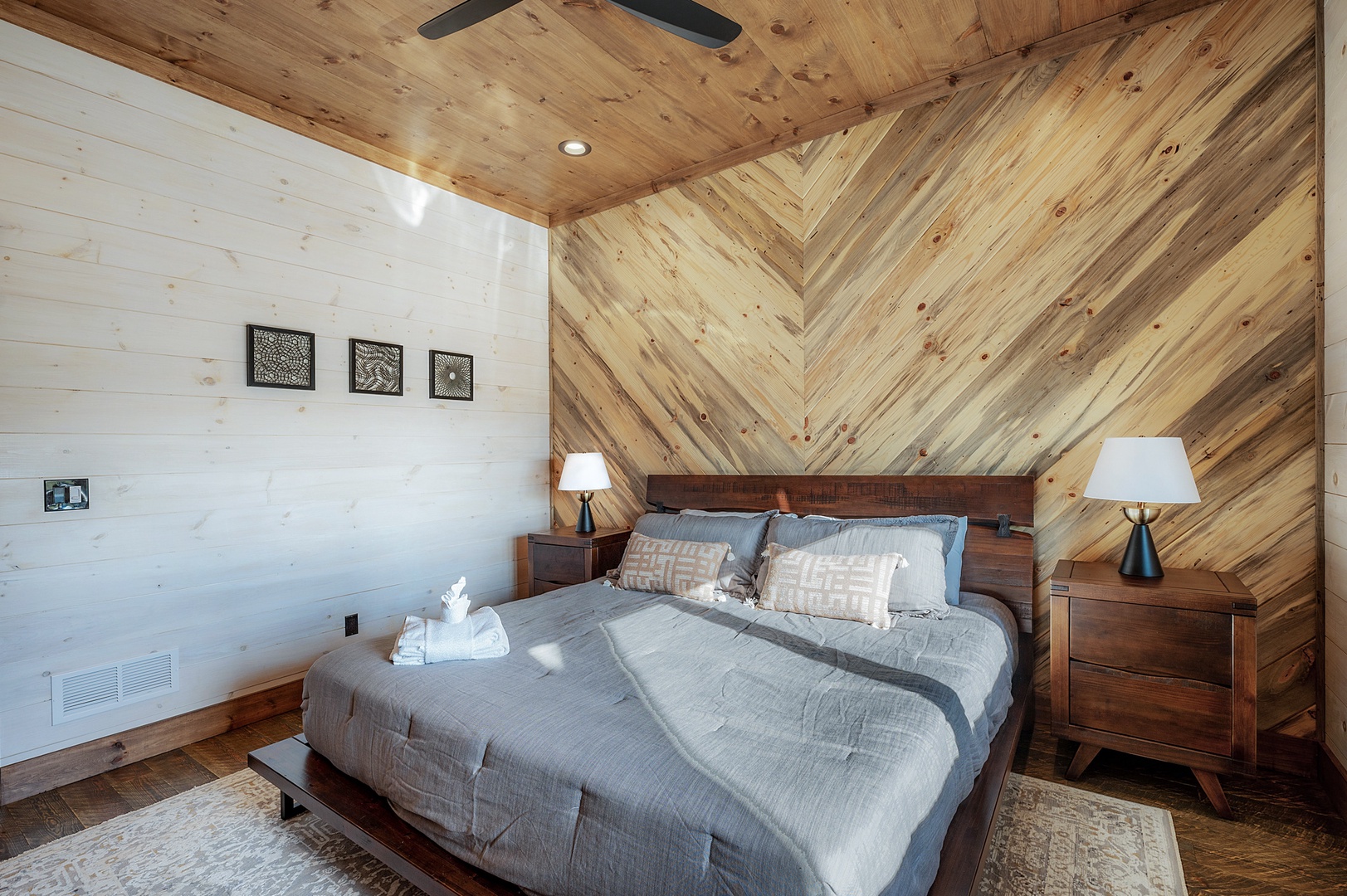 Mountain Air - Lower-level King Bedroom