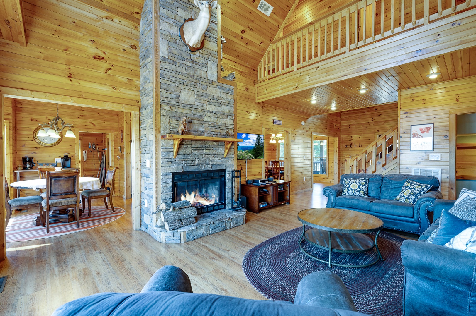 Loving Lodge - Living Room