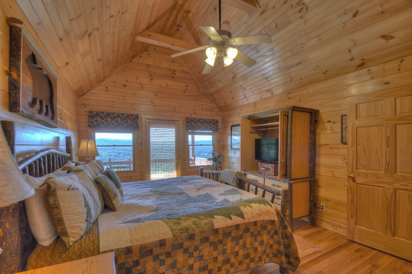 Sunrock Mountain Hideaway- Upstairs king master bedroom with private balcony