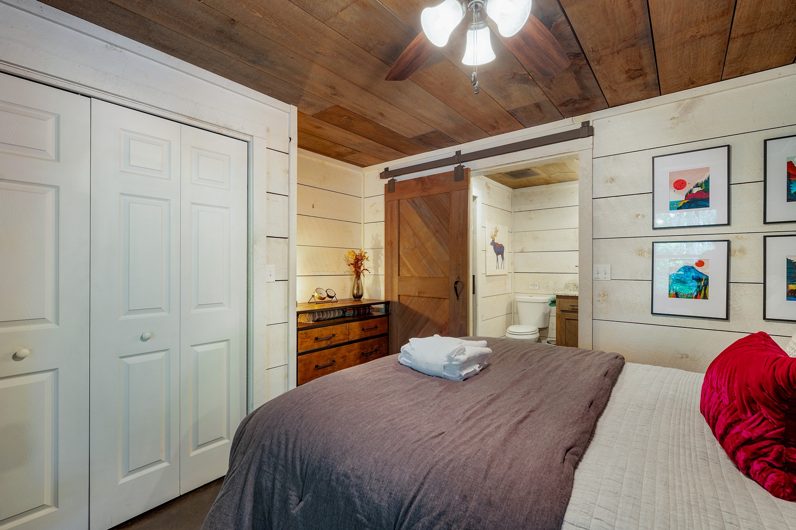 Bentley's Retreat - Lower Level Guest Bedroom