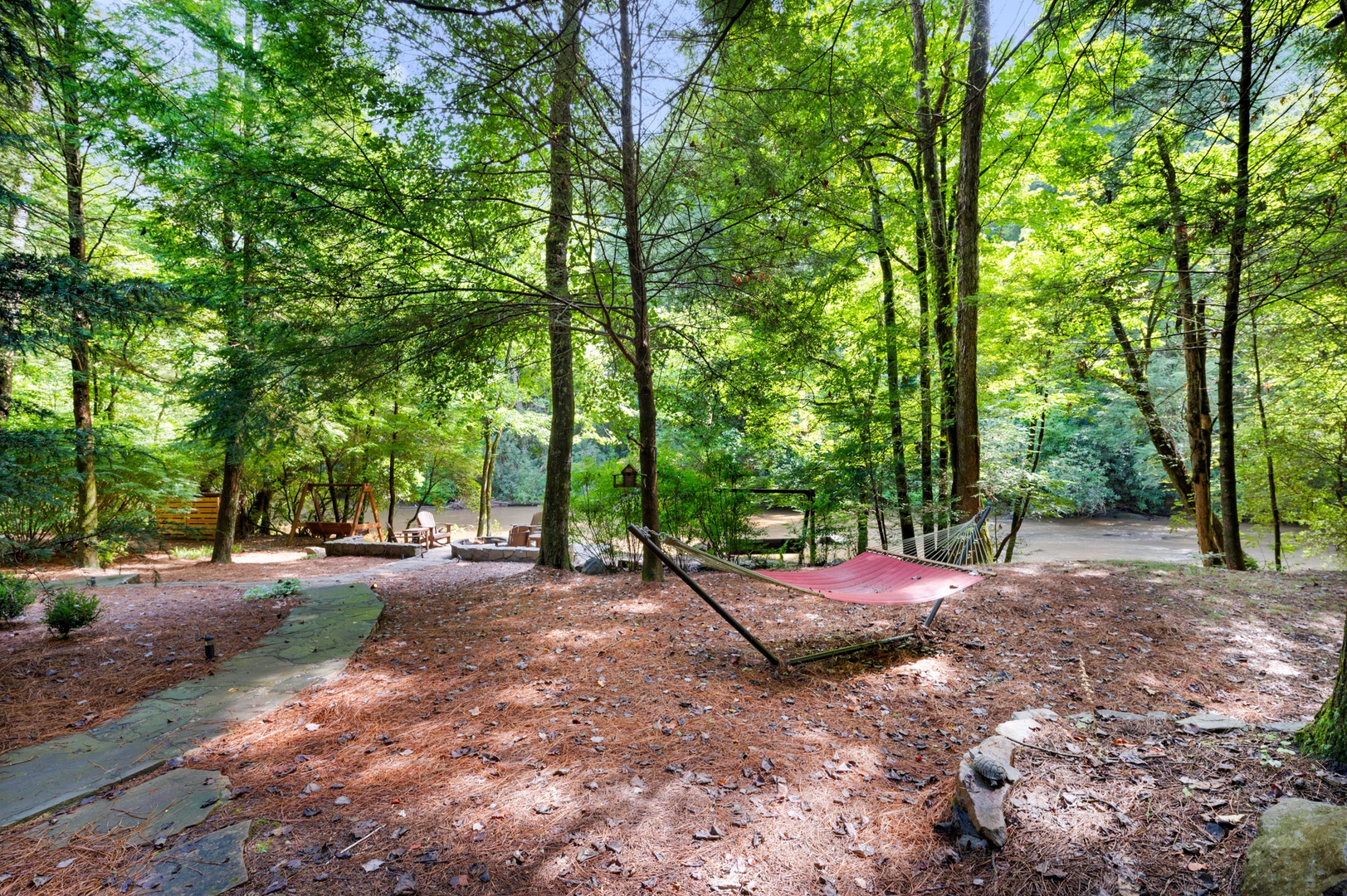 Mountaintown Creek Lodge - Backyard