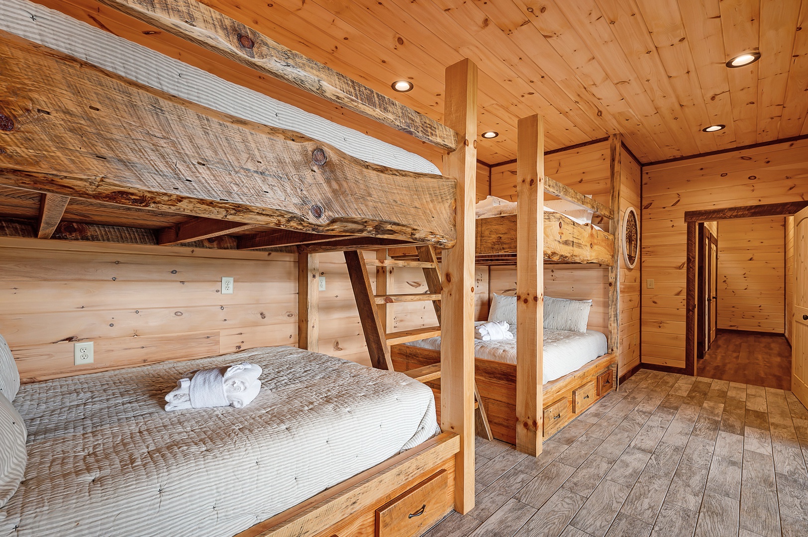 Feather & Fawn Lodge- Lower level guest bunk room #2