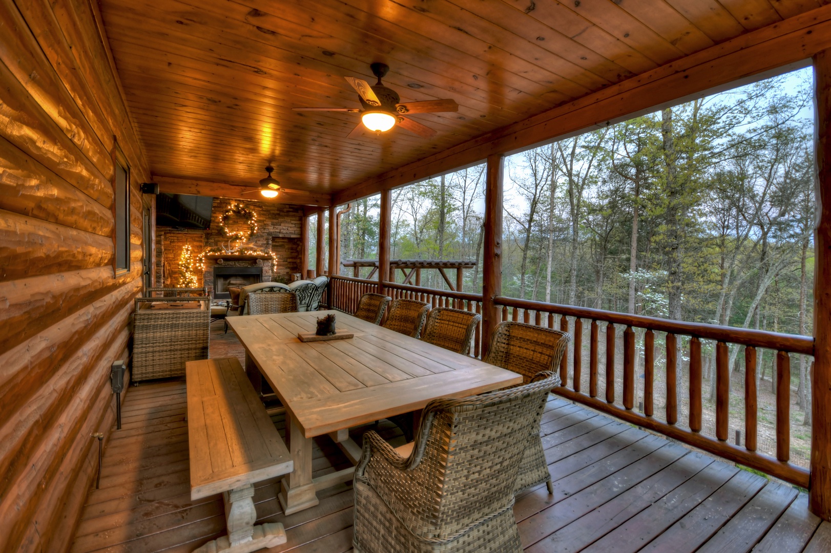 Sassafras Lodge- Main level deck dining area