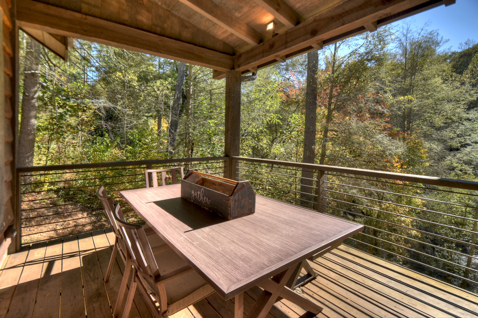 Creekside Bend- Outdoor dining area