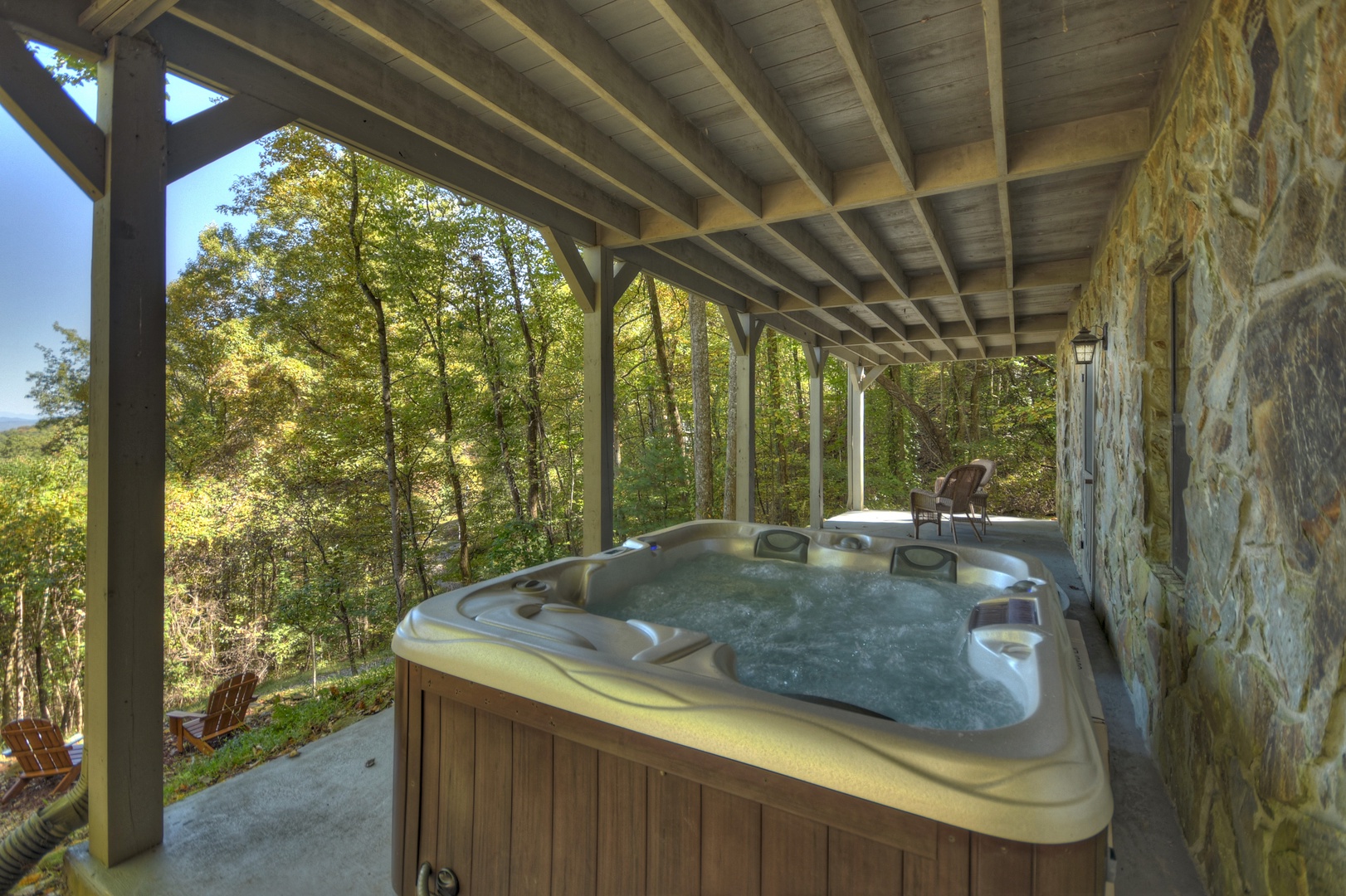 Ridgetop Pointaview- Lower level hot tub with outdoor seating