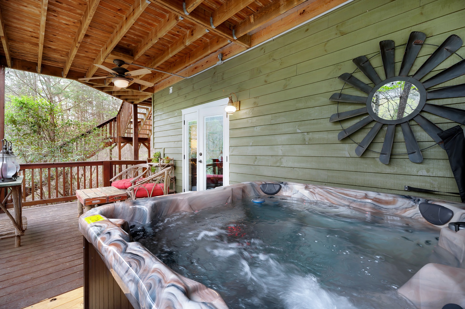 Hayes Haven - Lower-level Deck Hot Tub