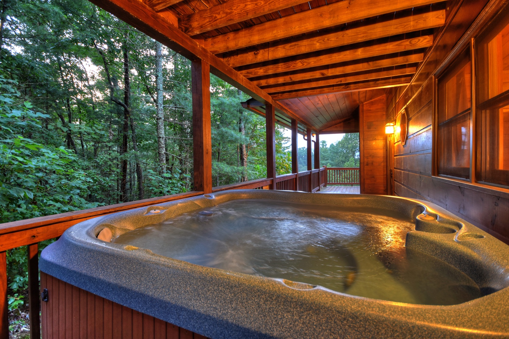 Mountain High Lodge - Hot Tub at Dusk