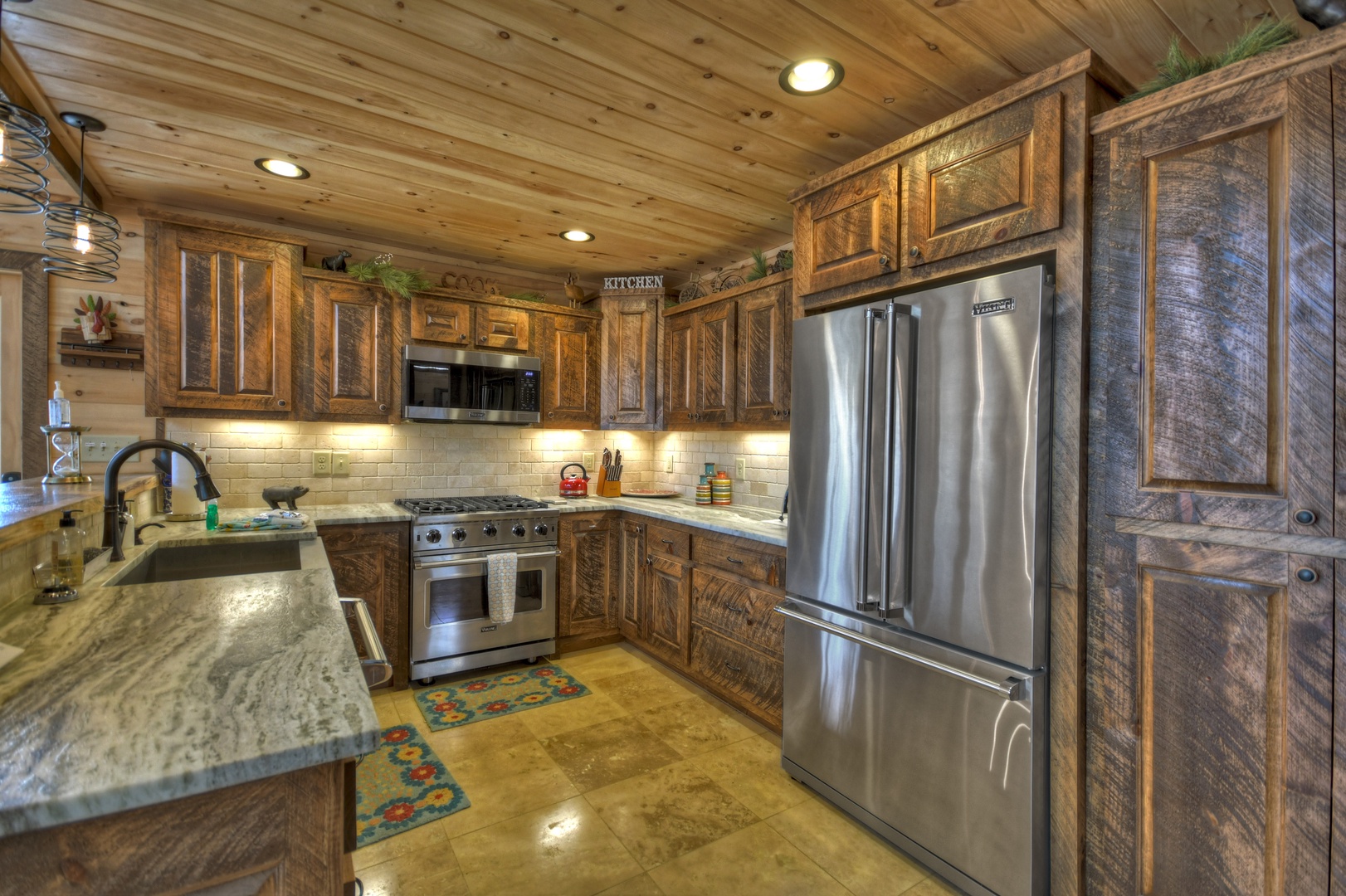 Whisky Creek Retreat- Kitchen area with full functioning appliances