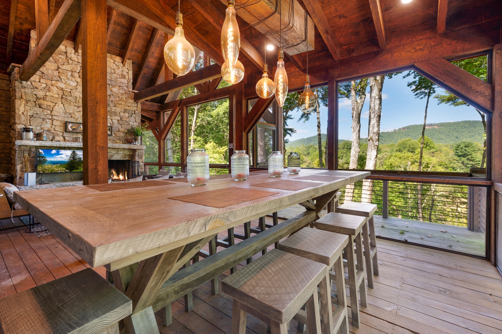 Copperline Lodge - Entry Level Entertaining Table with a View