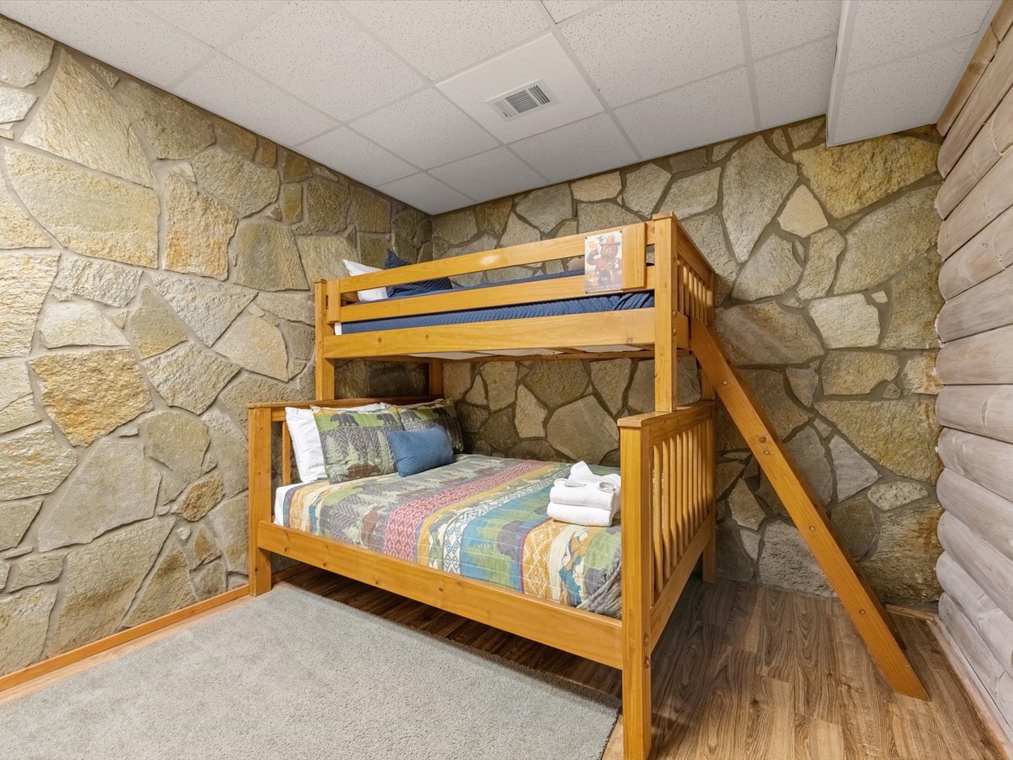 53Sunrise on the Ridge - Lower-Level Bunk Bedroom
